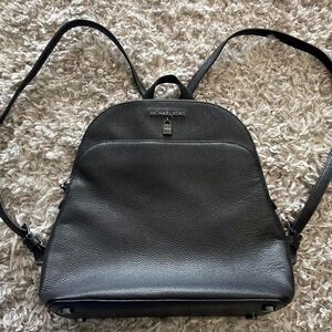 MICHAEL KORS Black leather backpack zipper closure excellent condition